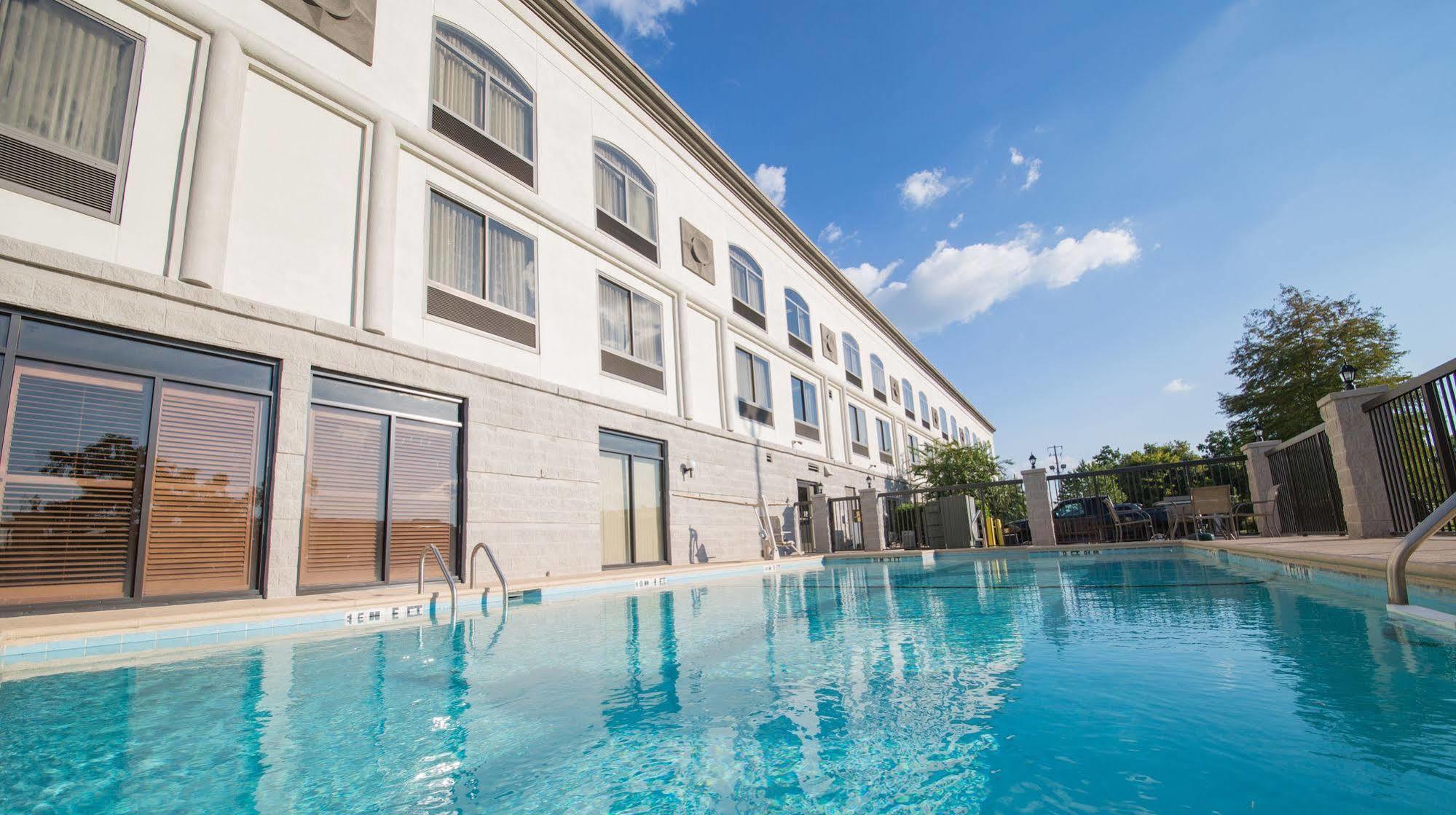 Wingate By Wyndham Montgomery Exterior photo